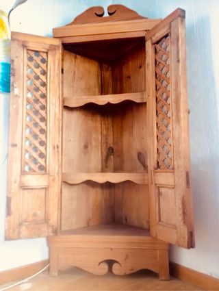 Rinconera de madera artesanal hecha a mano