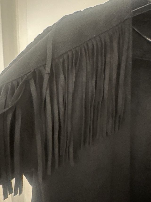 Chaqueta ante negra con flecos