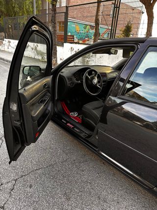 300,000km Volkswagen Golf 1999