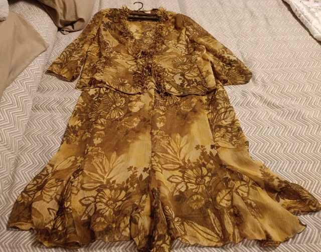 Traje blusa y falda gasa estampado floral