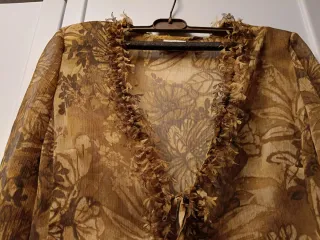 Traje blusa y falda gasa estampado floral