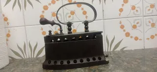 Plancha de hierro antigua vintage carbón