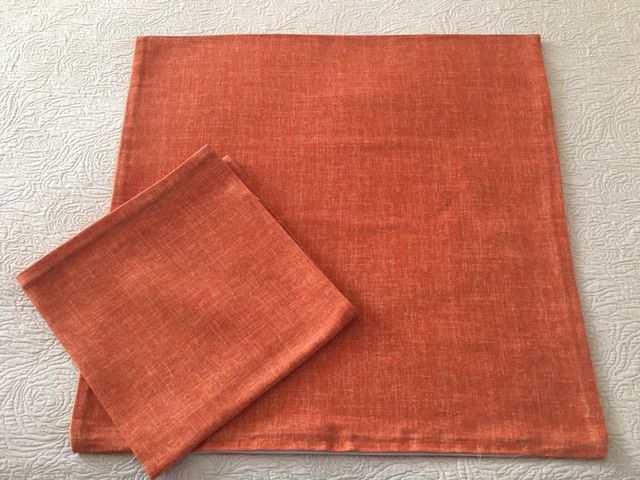 Dos fundas para cojines. 60 x 60 cm