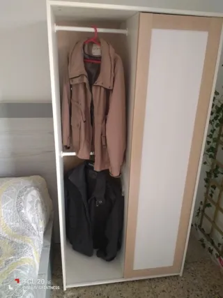 Armario juvenil blanco y beige