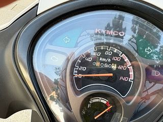 Moto Kymco 125cc Blanca con Baúl 2018