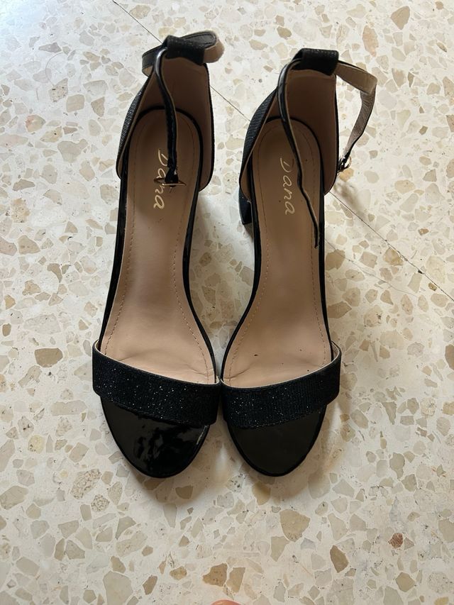 Zapatos de vestir Dana talla 40 (un solo uso)