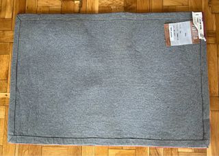 Dos Alfombras Diseño Tribal Rojo y Gris