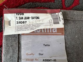 Dos Alfombras Diseño Tribal Rojo y Gris