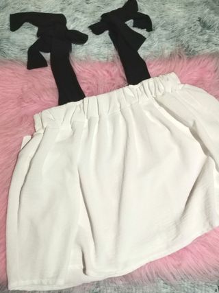Nuevo Top blanco tirantes de lazo negro coquette