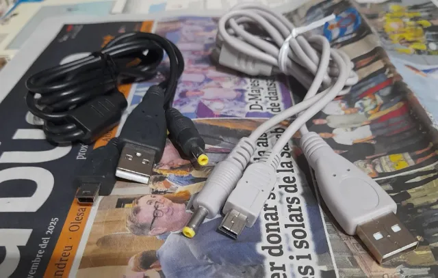 NUEVO. Cable cargador USB PSP Negro y Gris