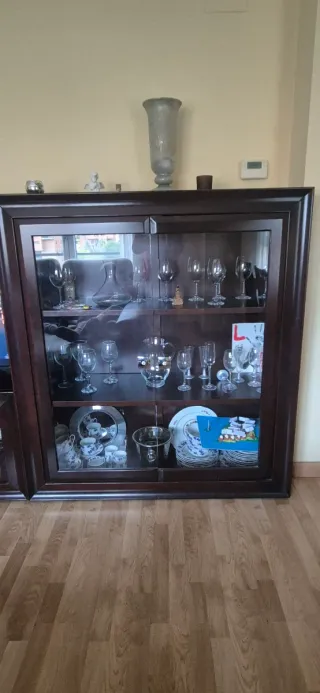 Vitrina Etnika Madera y Cristal