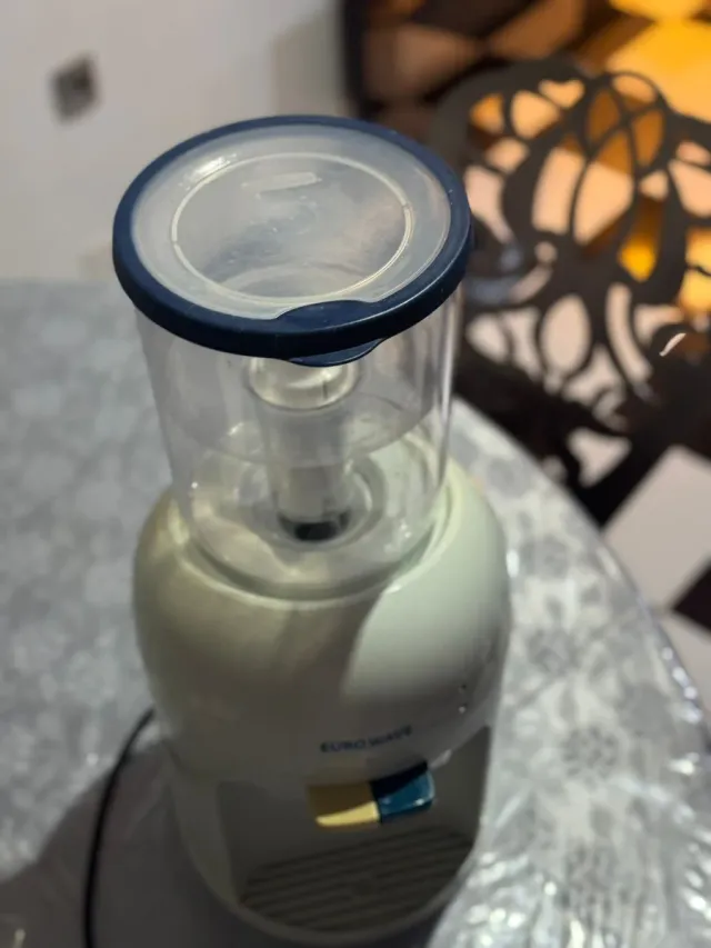 Dispensador de agua con filtro y refrigerador