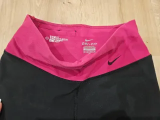 Pantalones deportivos Nike negros y rosas