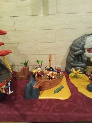 Playmobil Barco Pirata, naufragio y Cueva Calavera
