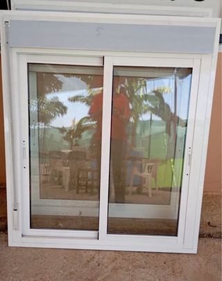 Ventana corredera con persiana y regalo reja