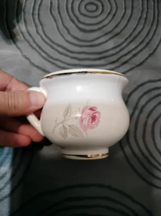 Chávena loiça com rosa - paródia penico