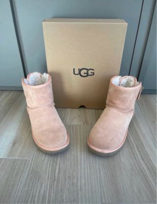 UGG rosa con fiocco