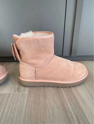UGG rosa con fiocco
