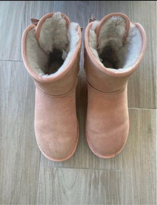 UGG rosa con fiocco