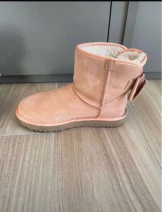 UGG rosa con fiocco