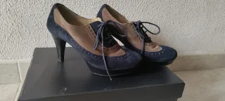 Botines de tacón azul y marrón de antelina