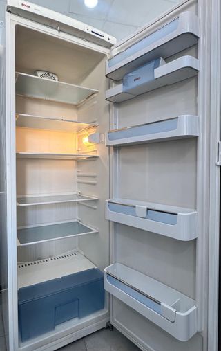 NEVERA SOLO NEVERA MARCA BOSCH