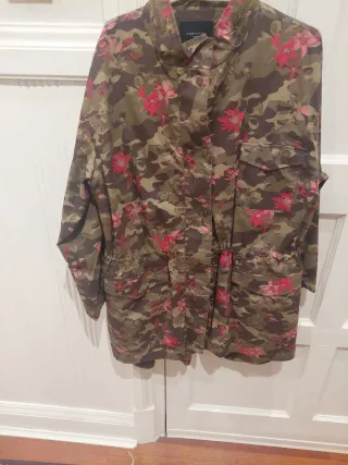 Parka impermeable estampada