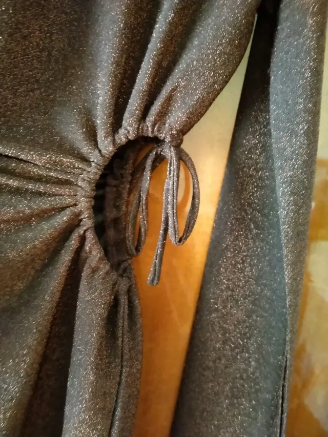 Vestido brillante marrón y dorado