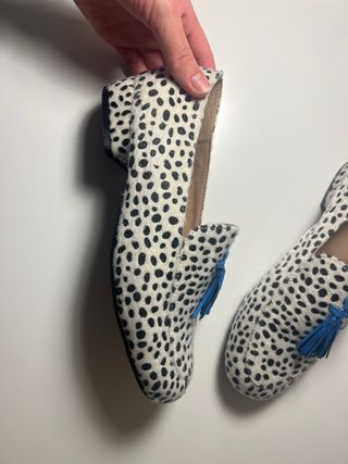 Zapatos con estampado de manchas