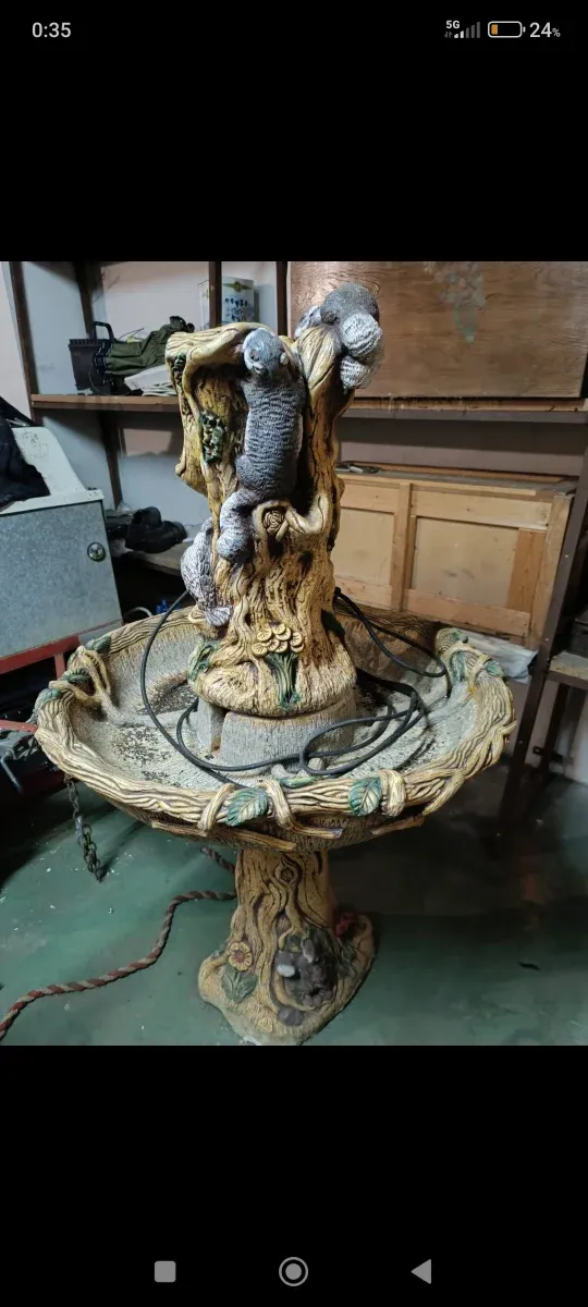 Fuente de jardín con figuras de animales