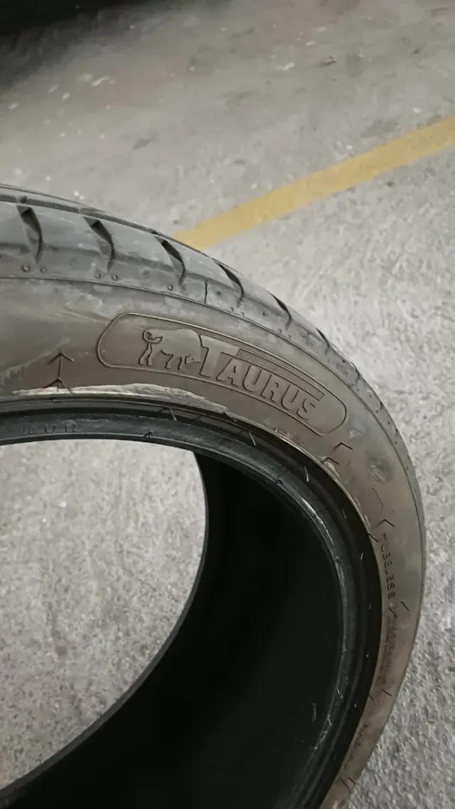 Pneumatico Taurus 215/45 ZR17 91W