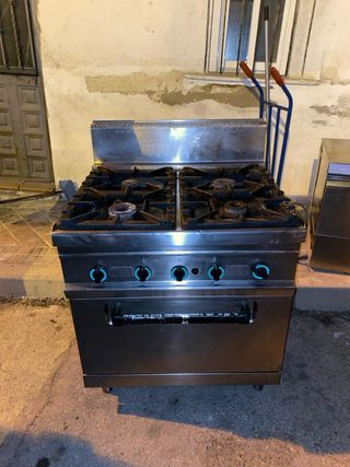 Cocina industrial 4 fuegos con horno