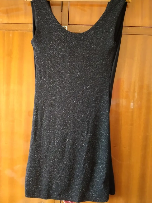 Vestido ajustado negro brillante