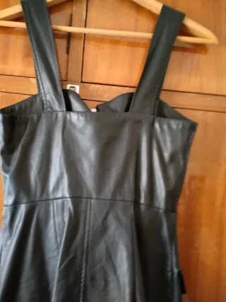 Vestido negro efecto piel sin estrenar