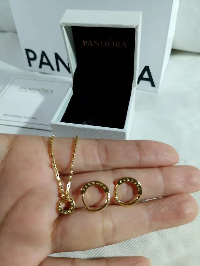 Conjunto Pandora Collar y Pendientes Aro