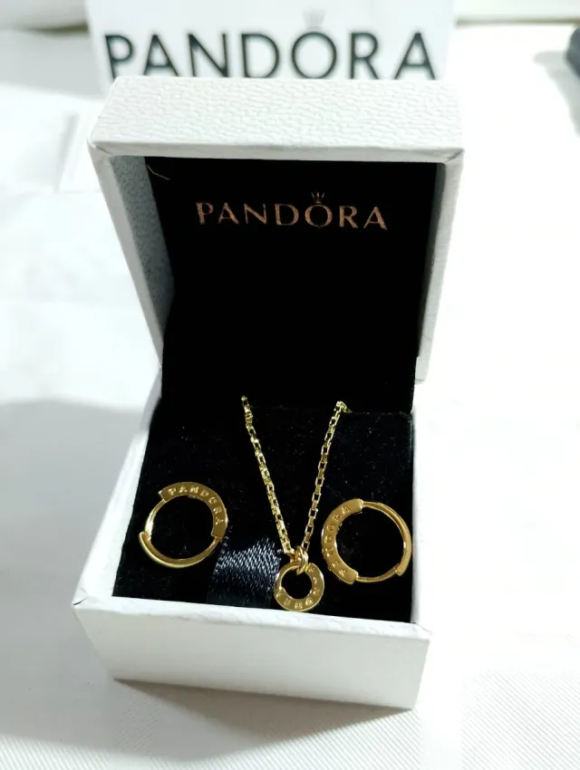 Conjunto Pandora Collar y Pendientes Aro
