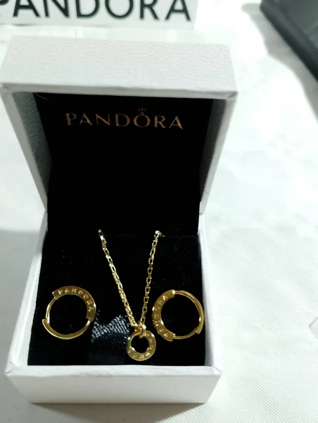 Conjunto Pandora Collar y Pendientes Aro