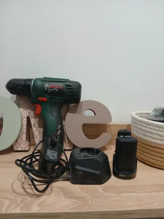 Taladro Bosch 12V con cargador y batería