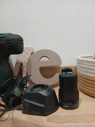 Taladro Bosch 12V con cargador y batería