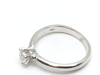 anillo oro 18k con piedra con diamante