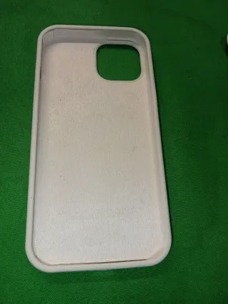 Funda Silicona iPhone 15 / 15 Pro color crema