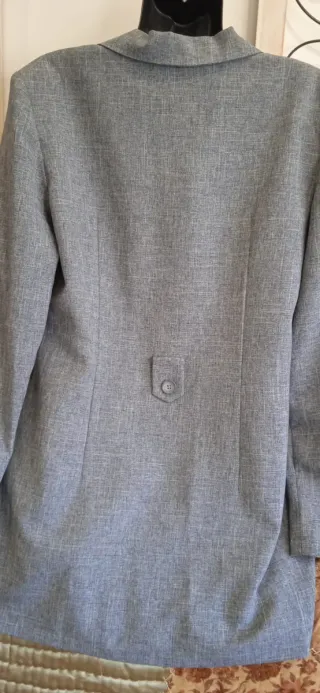 Chaqueta de mujer gris clásica
