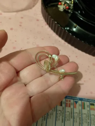 Spilla vintage con  perle di  fiume 