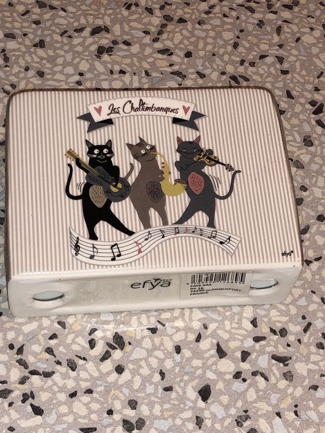 Portatovaglioli in ceramica con gatti musicisti