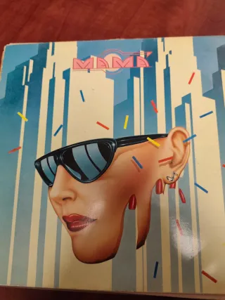 Dos vinilos LP del grupo Mamá.