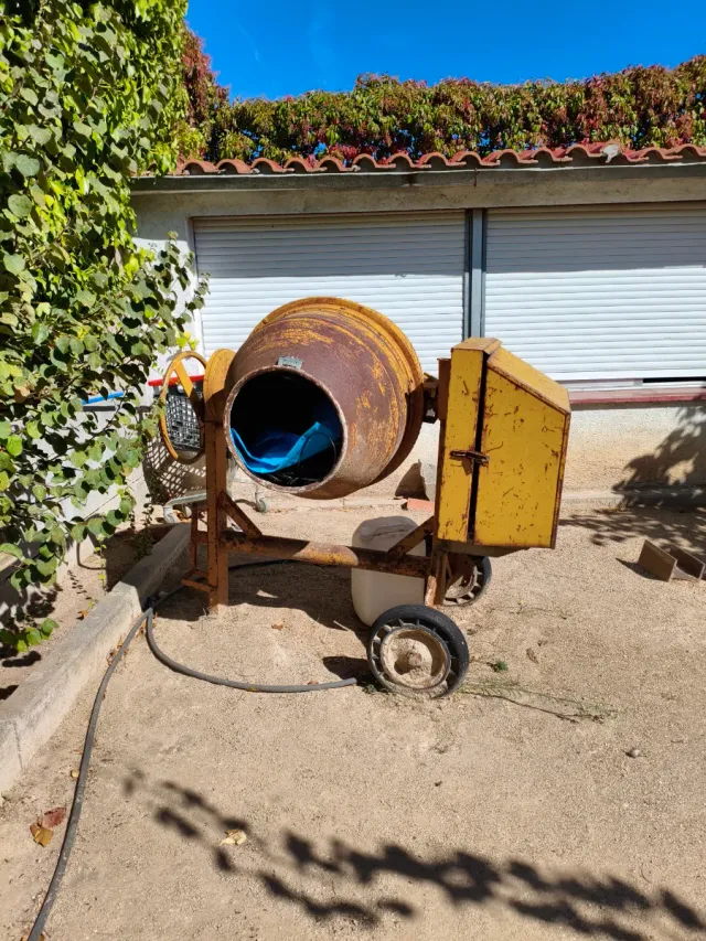 Hormigonera Profesional. Hay que revisarla.