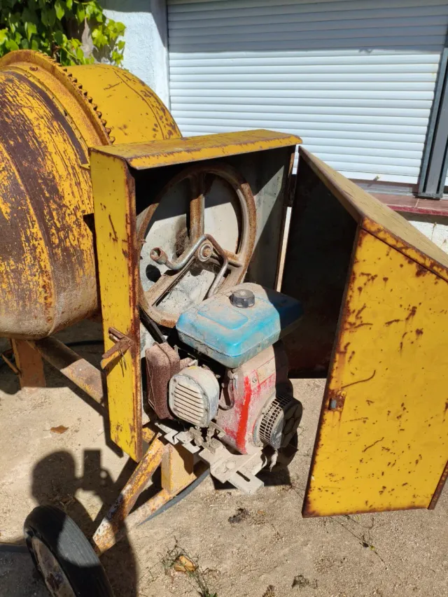 Hormigonera Profesional. Hay que revisarla.