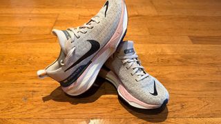 Zapatillas Nike Invincible Run 3 Gris/Rosa