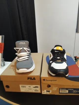 Tienda de ropa gris y blanca