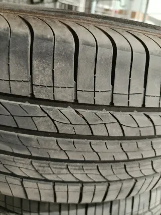 Neumático 215/55R18